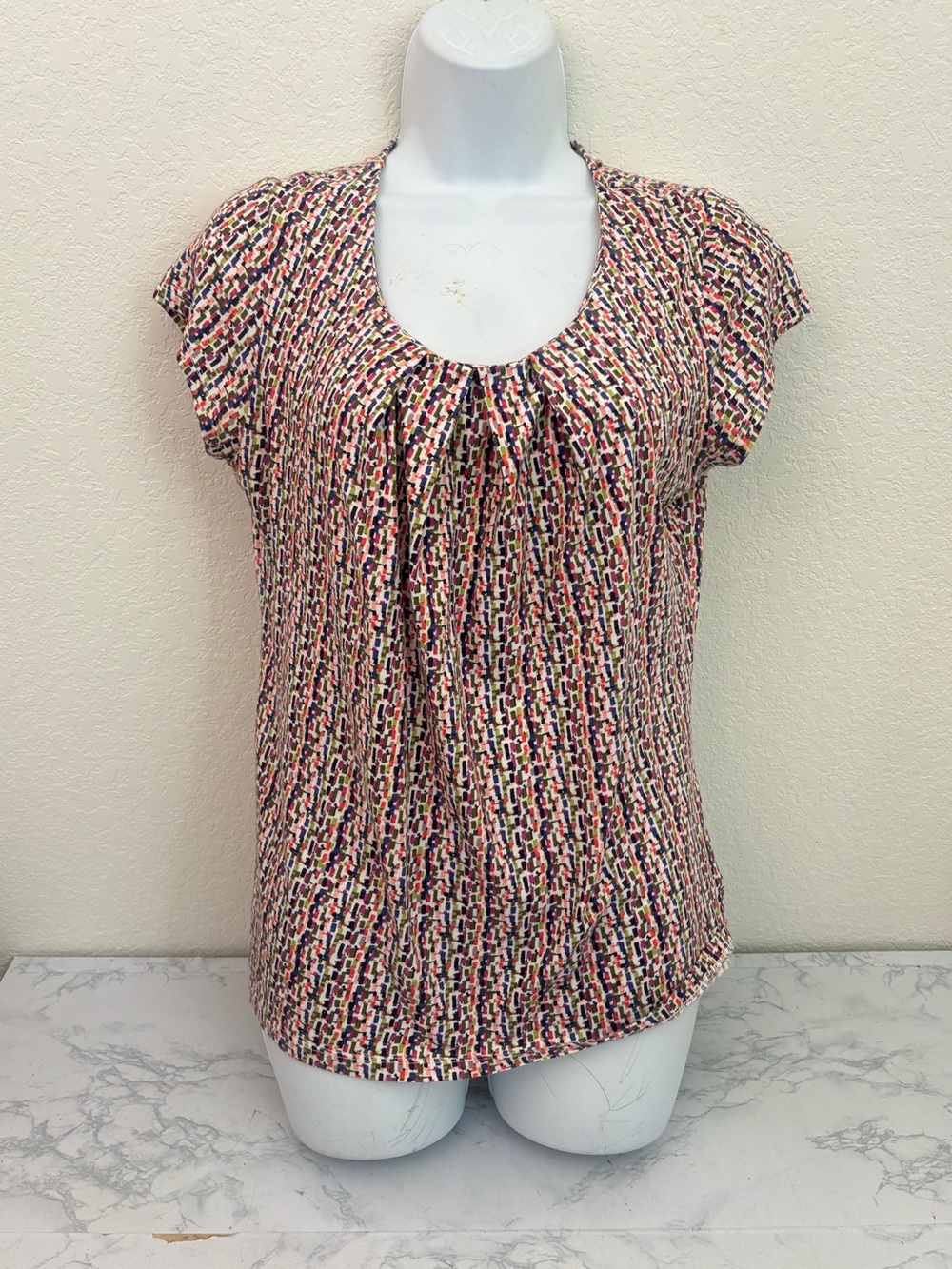 Liz Claiborne Short Sleeve Pleated Top Women’s PM Petites Colorful Blouse